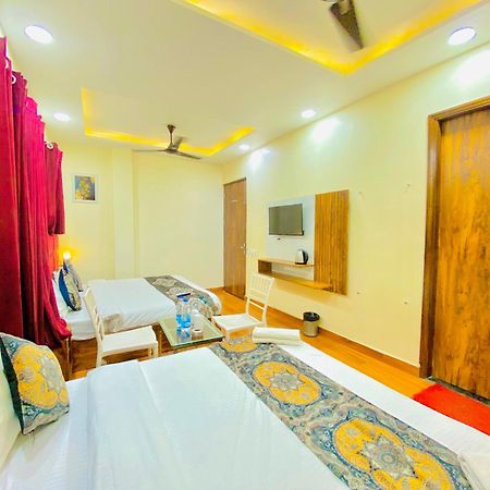 Hotel Holiday First 300 Meter From Golden Temple アムリトサル エクステリア 写真