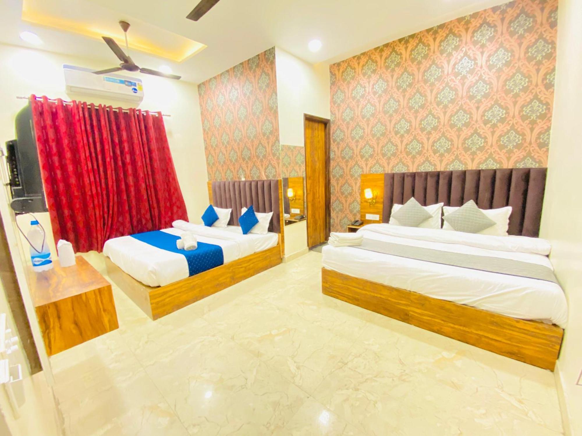 Hotel Holiday First 300 Meter From Golden Temple アムリトサル エクステリア 写真