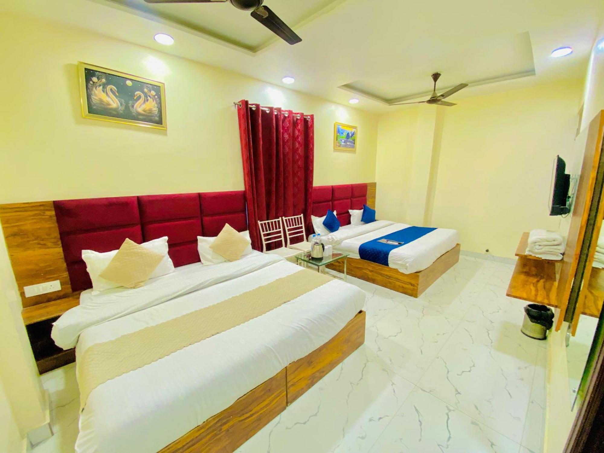 Hotel Holiday First 300 Meter From Golden Temple アムリトサル エクステリア 写真