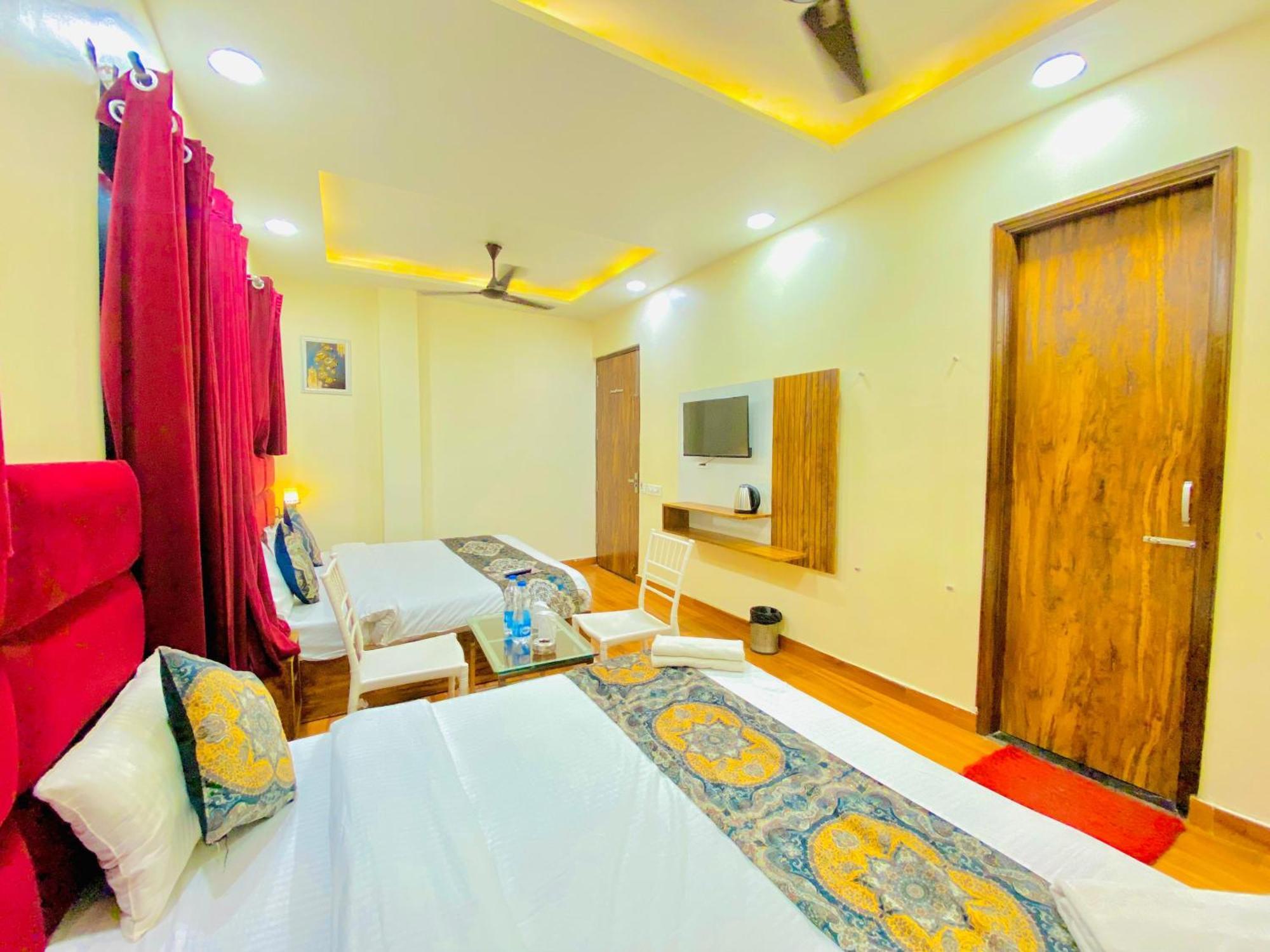 Hotel Holiday First 300 Meter From Golden Temple アムリトサル エクステリア 写真