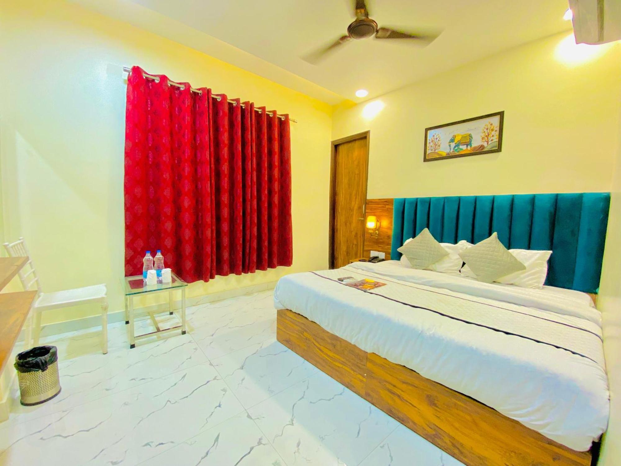 Hotel Holiday First 300 Meter From Golden Temple アムリトサル エクステリア 写真