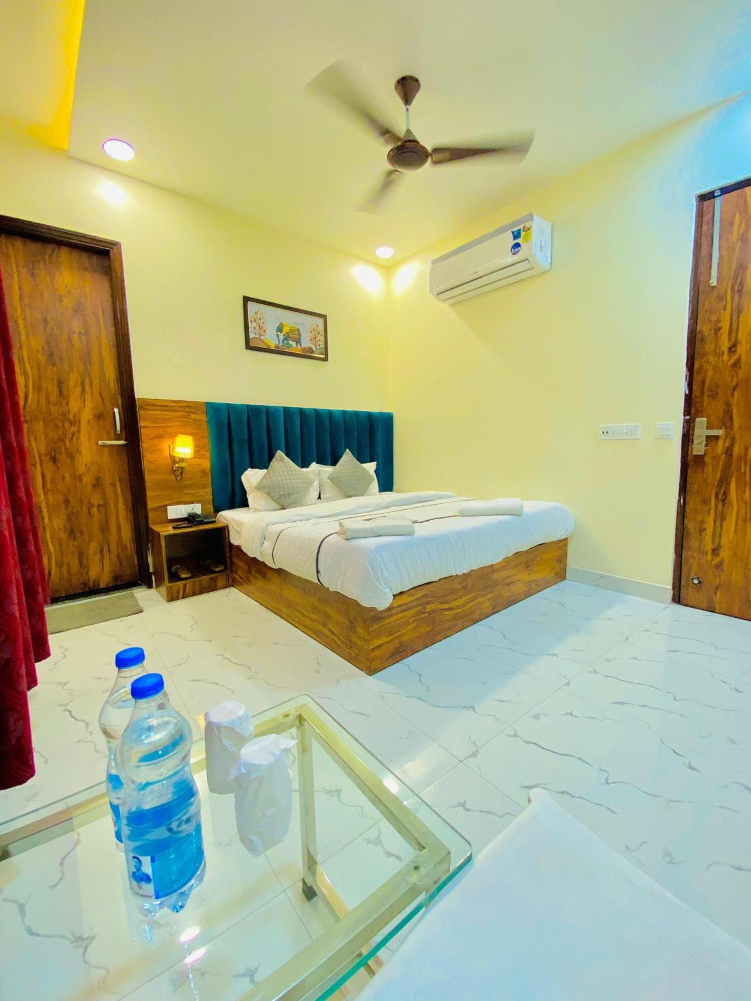 Hotel Holiday First 300 Meter From Golden Temple アムリトサル エクステリア 写真