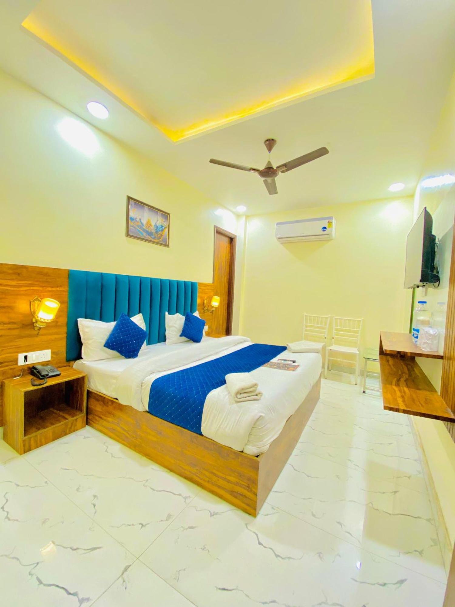 Hotel Holiday First 300 Meter From Golden Temple アムリトサル エクステリア 写真