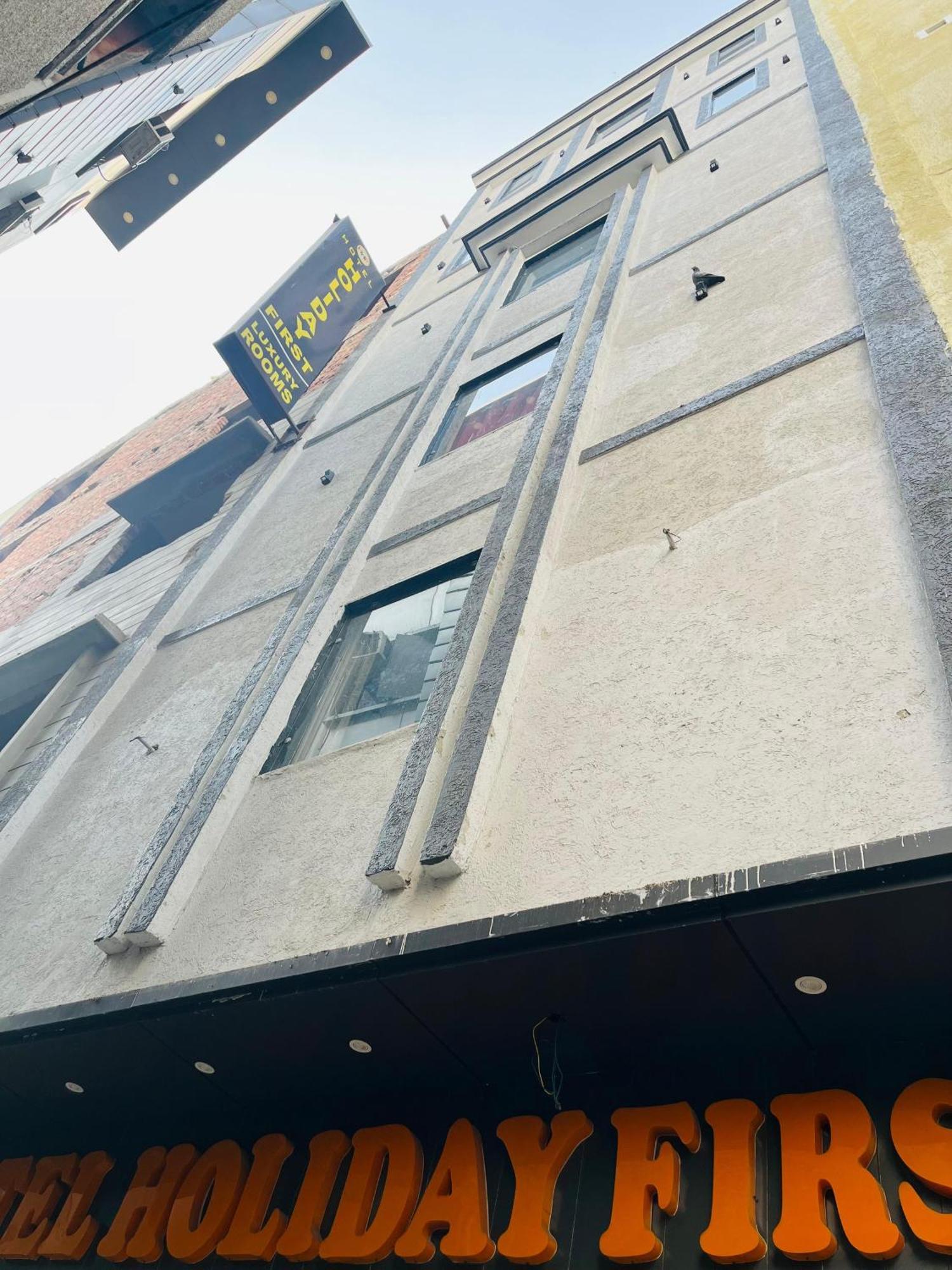 Hotel Holiday First 300 Meter From Golden Temple アムリトサル エクステリア 写真