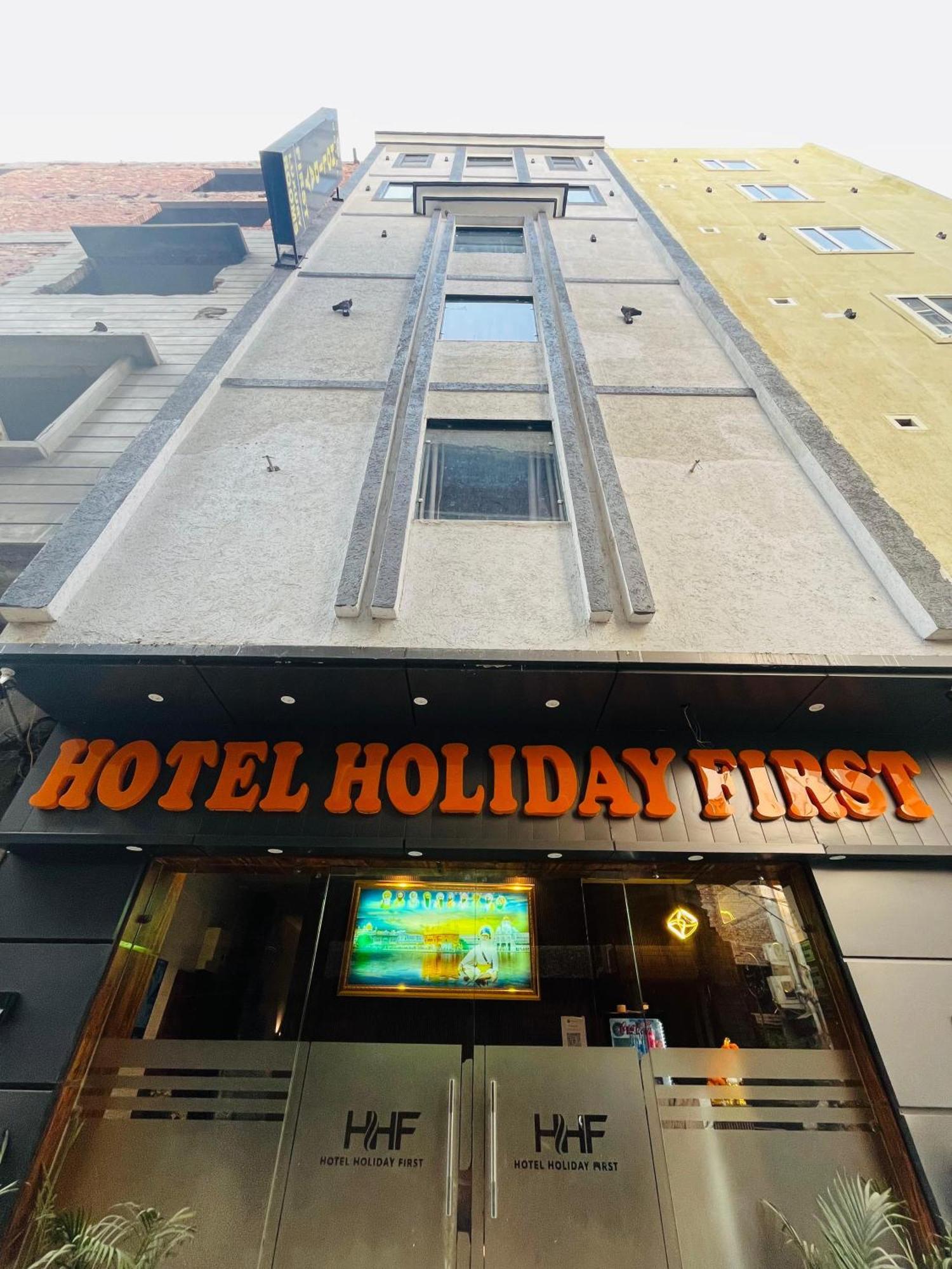 Hotel Holiday First 300 Meter From Golden Temple アムリトサル エクステリア 写真